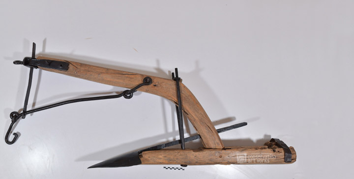 Συντήρηση ξυλόγλυπτων λαογραφικών αντικειμένων πολιτιστικού κέντρου Δήμου Καβάλας